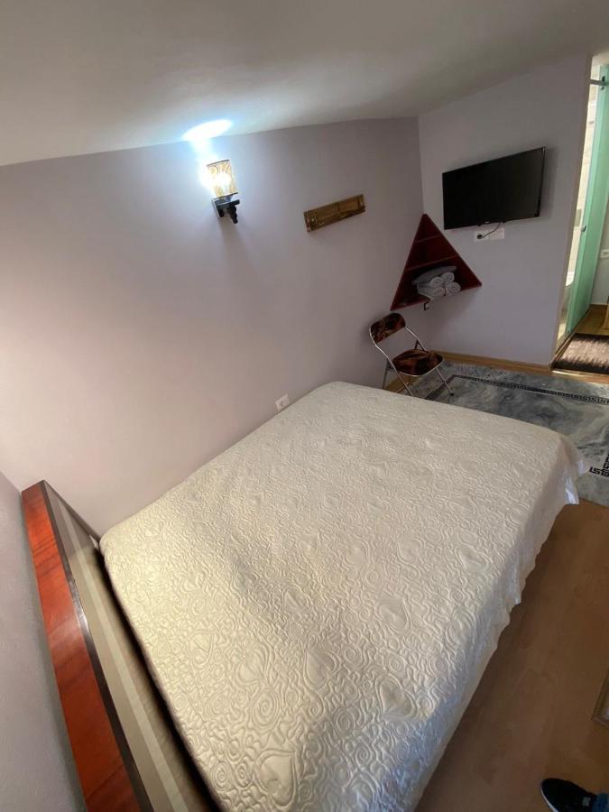 B & B Pogradec Exteriör bild