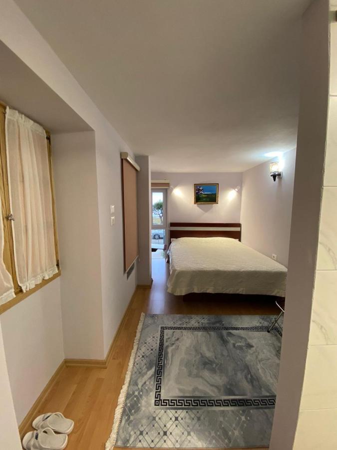 B & B Pogradec Exteriör bild