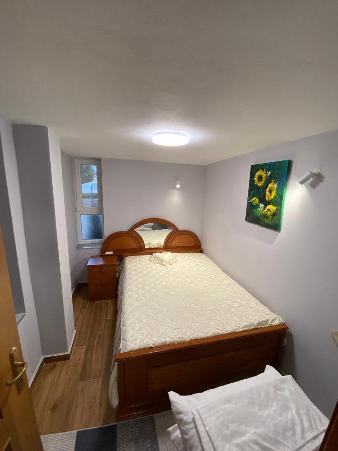 B & B Pogradec Exteriör bild